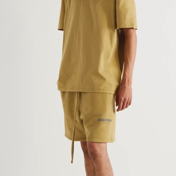 NEW!!! Essentials Fear of God shorts - Picture 2 of 8